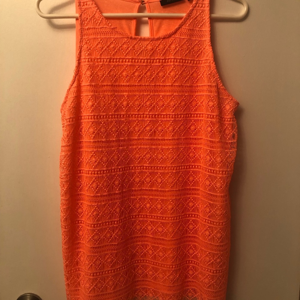 Apt. 9 coral/melon/orange tank top. Knit/spandex under polyester lace. Size M